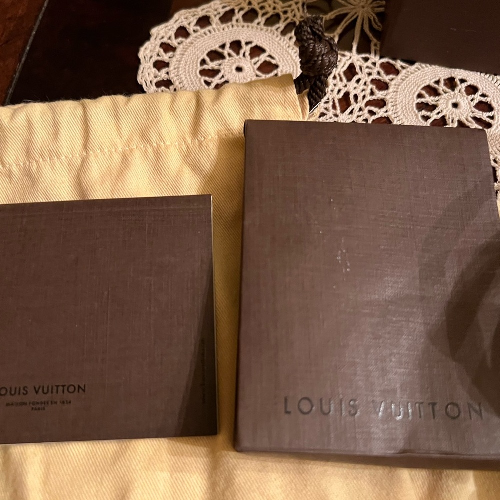 Men’s vintage LV sneakers - Picture 6 of 8